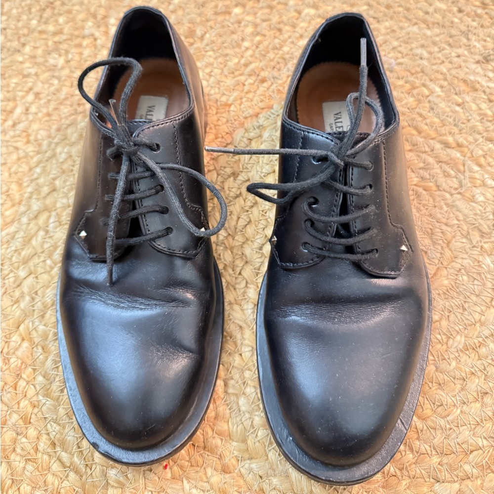Valentino Garavani Black Leather Lace Up shoes